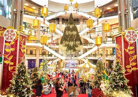 christmas tree fell on customer kl mall